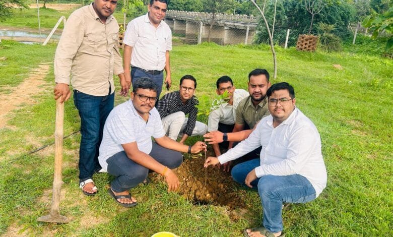 छत्तीसगढ़ के उपमुख्यमंत्री विजय शर्मा के समर्थको ने वृक्षारोपण कर मनाया उनका जन्मदिवस छत्तीसगढ़ के उपमुख्यमंत्री विजय शर्मा के समर्थको ने वृक्षारोपण कर मनाया उनका जन्मदिवस kshititech