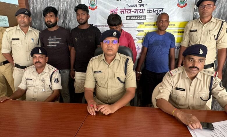 नेशनल हाईवे पर गौ सेवकों से खुलेआम मारपीट करने वाले अज्ञात आरोपीगण का 12 घंटे के भीतर गिरफ्तार नेशनल हाईवे पर गौ सेवकों से खुलेआम मारपीट करने वाले अज्ञात आरोपीगण का 12 घंटे के भीतर गिरफ्तार kshititech