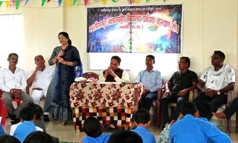 गुरु पूर्णिमा पर दृष्टिबाधित स्कूल में अशासकीय विद्यालय प्रबंधक कल्याण संघ ने किया गुरुजनों का सम्मान गुरु पूर्णिमा पर दृष्टिबाधित स्कूल में अशासकीय विद्यालय प्रबंधक कल्याण संघ ने किया गुरुजनों का सम्मान kshititech