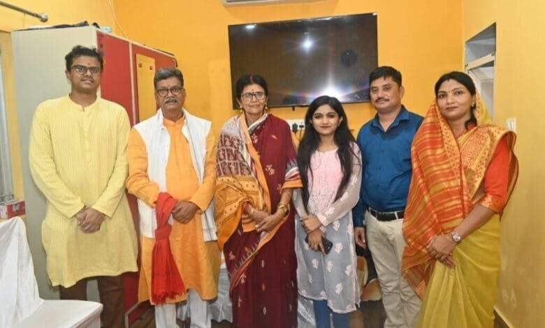 तुर्रीधाम में महिला कांग्रेस जिला अध्यक्ष मेनका जायसवाल के नेतृत्व में हुआ महंत दंपति का जोरदार स्वागत तुर्रीधाम में महिला कांग्रेस जिला अध्यक्ष मेनका जायसवाल के नेतृत्व में हुआ महंत दंपति का जोरदार स्वागत kshititech
