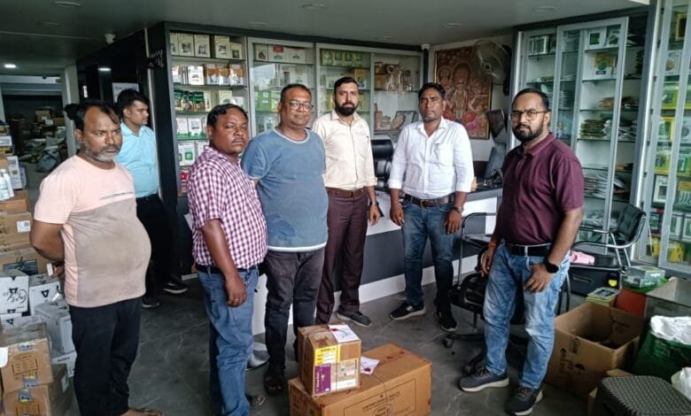 कलेक्टर के निर्देशन में खाद व दवा दुकानों का किया जा रहा औचक निरीक्षण कलेक्टर के निर्देशन में खाद व दवा दुकानों का किया जा रहा औचक निरीक्षण kshititech