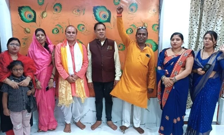 श्री सिद्ध हनुमान मंदिर की 62 वें महाआरती में पंडित विनोद द्विवेदी हुए शामिल श्री सिद्ध हनुमान मंदिर की 62 वें महाआरती में पंडित विनोद द्विवेदी हुए शामिल kshititech