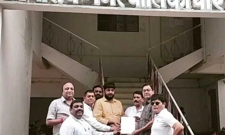 नगर के मुख्य द्वार से विधायक व नेता प्रतिपक्ष तथा नगर पालिका अध्यक्ष की फोटो हटाना दुर्भावनापूर्ण और घोर निंदनीय : श्याम सुंदर अग्रवाल नगर के मुख्य द्वार से विधायक व नेता प्रतिपक्ष तथा नगर पालिका अध्यक्ष की फोटो हटाना दुर्भावनापूर्ण और घोर निंदनीय : श्याम सुंदर अग्रवाल kshititech