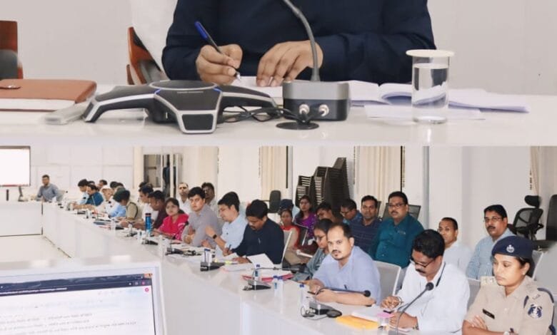 कलेक्टर ने ली साप्ताहिक समय सीमा की बैठक कलेक्टर ने ली साप्ताहिक समय सीमा की बैठक kshititech