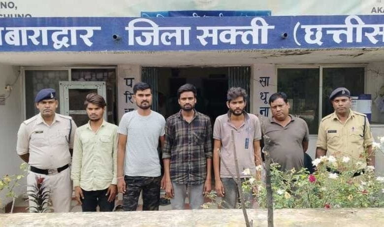 रात्रि में डीजल चोरी कर फरार आरोपीगण को पुलिस ने किया गिरफतार रात्रि में डीजल चोरी कर फरार आरोपीगण को पुलिस ने किया गिरफतार kshititech