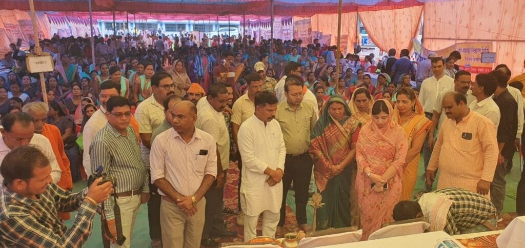 विकासखंड मालखरौदा के आमनदुला में जिला स्तरीय जनसमस्या निवारण शिविर का हुआ आयोजन विकासखंड मालखरौदा के आमनदुला में जिला स्तरीय जनसमस्या निवारण शिविर का हुआ आयोजन kshititech