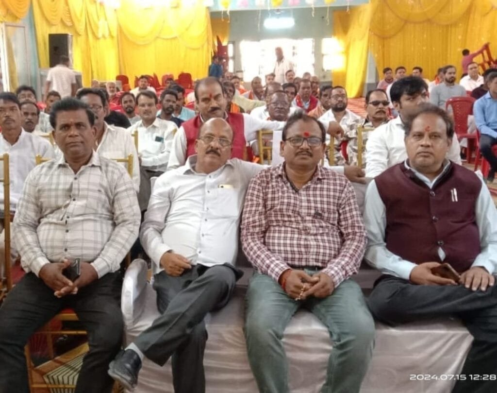 मतदाता अभिनंदन समारोह में अभिनंदन के आड़ में नेताओं ने अपनी पीठ थपथपाई मतदाता अभिनंदन समारोह में अभिनंदन के आड़ में नेताओं ने अपनी पीठ थपथपाई kshititech