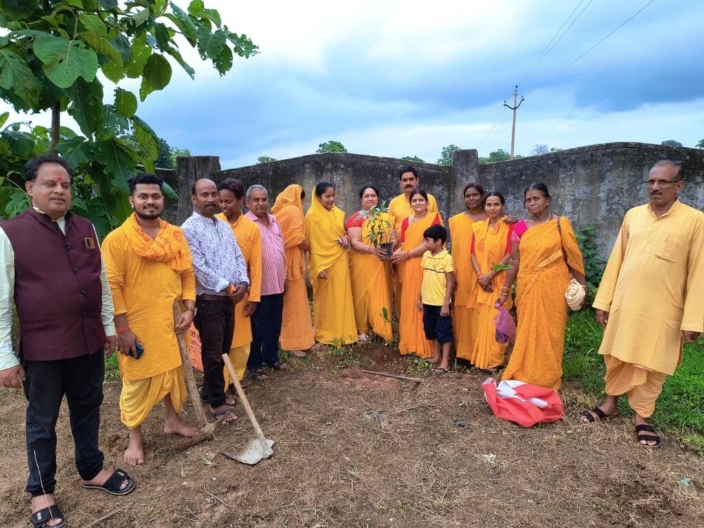 गायत्री परिवार सक्ती ने टेमर हाई स्कूल में किया वृहद पौधारोपण गायत्री परिवार सक्ती ने टेमर हाई स्कूल में किया वृहद पौधारोपण kshititech