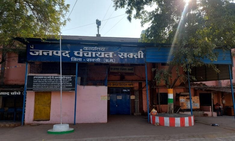 लाखों के भ्रष्टाचार में दो साल पहले दोषी सरपंच-सचिव को अब अधिकारियों ने दिया क्लीन चिट लाखों के भ्रष्टाचार में दो साल पहले दोषी सरपंच-सचिव को अब अधिकारियों ने दिया क्लीन चिट kshititech