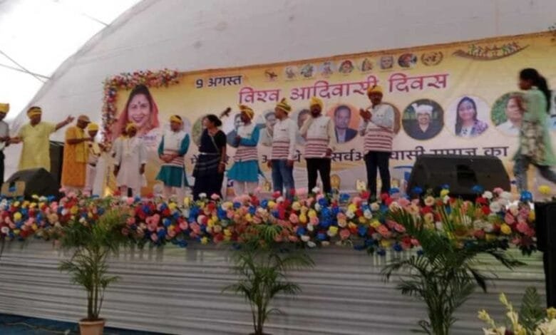 सक्ती में विश्व आदिवासी दिवस पर मूलनिवासी समाज ने रैली निकाल कर दिया जागरूकता का संदेश सक्ती में विश्व आदिवासी दिवस पर मूलनिवासी समाज ने रैली निकाल कर दिया जागरूकता का संदेश kshititech
