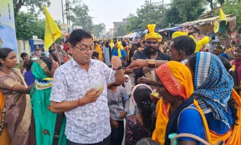 विश्व आदिवासी दिवस पर निकली भव्य रैली का स्वागत किया नगर पालिका सक्ती के पूर्व अध्यक्ष श्यामसुंदर अग्रवाल ने विश्व आदिवासी दिवस पर निकली भव्य रैली का स्वागत किया नगर पालिका सक्ती के पूर्व अध्यक्ष श्यामसुंदर अग्रवाल ने kshititech
