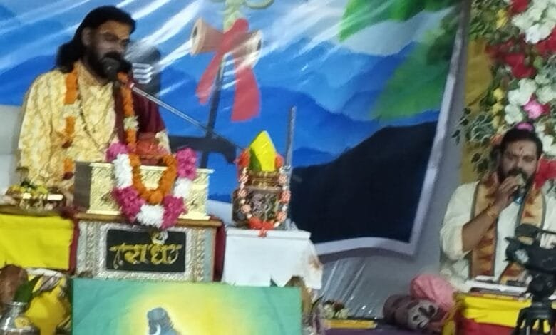 गायत्री शक्ति पीठ के द्वितीय दिवस की संगीतमय कथा रसपान से सराबोर श्रद्धालु झूमते नजर आए गायत्री शक्ति पीठ के द्वितीय दिवस की संगीतमय कथा रसपान से सराबोर श्रद्धालु झूमते नजर आए kshititech