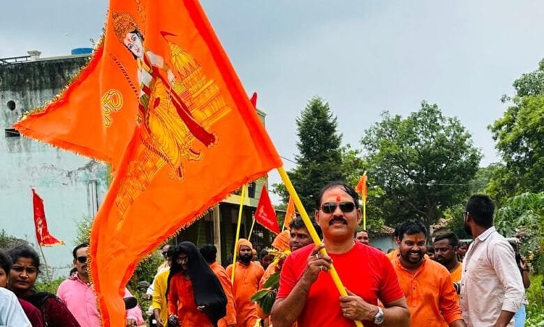 डॉक्टर चौलेश्वर चंद्राकर ने तुर्री धाम में शिव जी को जल अर्पित कर हिंदू सनातियों को एकजुट होने का किया आह्वान डॉक्टर चौलेश्वर चंद्राकर ने तुर्री धाम में शिव जी को जल अर्पित कर हिंदू सनातियों को एकजुट होने का किया आह्वान kshititech