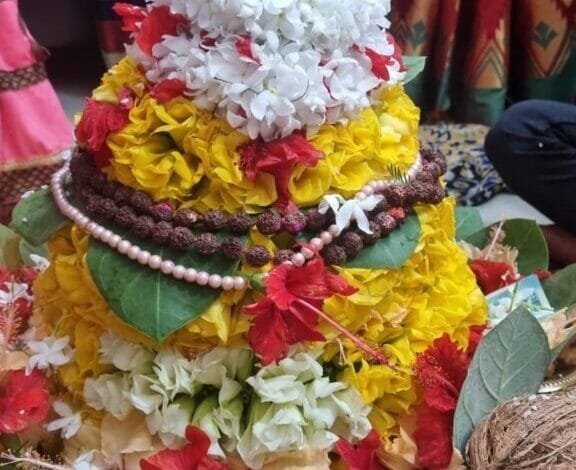 पंडित घनश्याम प्रसाद पांडेय के निवास पर श्रावणी मास में चल रहा फुलेश्वर महादेव का रुद्र महायज्ञ पंडित घनश्याम प्रसाद पांडेय के निवास पर श्रावणी मास में चल रहा फुलेश्वर महादेव का रुद्र महायज्ञ kshititech