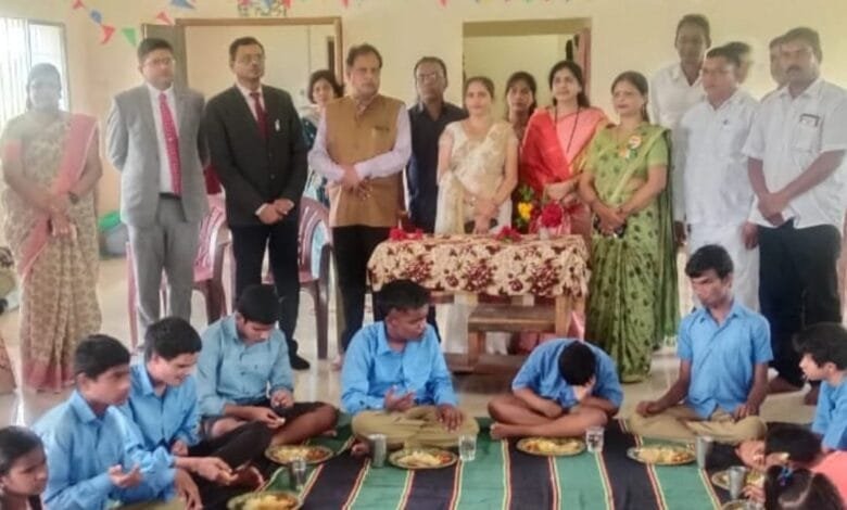 दृष्टि बाधित विद्यालय में आजादी का पर्व हर्षोल्लास से मनाया गया दृष्टि बाधित विद्यालय में आजादी का पर्व हर्षोल्लास से मनाया गया kshititech