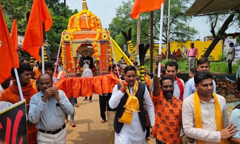 चन्द्रपुर महानदी से जल उठाने के लिए रवाना हुए पराऊ बैगा कांवरिया संघ जैजैपुर चन्द्रपुर महानदी से जल उठाने के लिए रवाना हुए पराऊ बैगा कांवरिया संघ जैजैपुर kshititech