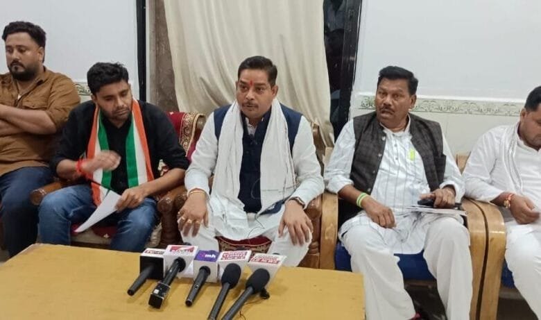 बलौदा बाजार हिंसा मामले में कांग्रेस विधायक देवेंद्र यादव की गिरफ्तारी को लेकर कांग्रेस की सक्ती में प्रेस कॉन्फ्रेंस बलौदा बाजार हिंसा मामले में कांग्रेस विधायक देवेंद्र यादव की गिरफ्तारी को लेकर कांग्रेस की सक्ती में प्रेस कॉन्फ्रेंस kshititech