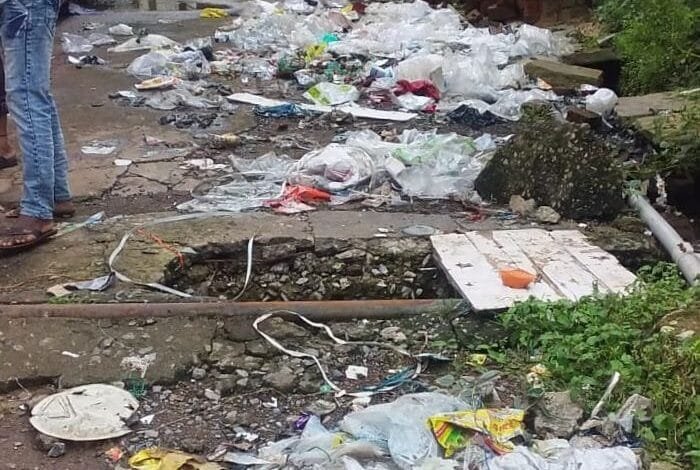 सक्ती के बुधवारी बाजार ममता मेडिकल गली में नाली का ढक्कन टूटने से परेशान है वार्ड वासी सक्ती के बुधवारी बाजार ममता मेडिकल गली में नाली का ढक्कन टूटने से परेशान है वार्ड वासी kshititech