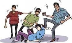 2 पुलिसकर्मी से युवकों ने जातिगत गाली-गलौज कर मारपीट की 2 पुलिसकर्मी से युवकों ने जातिगत गाली-गलौज कर मारपीट की kshititech