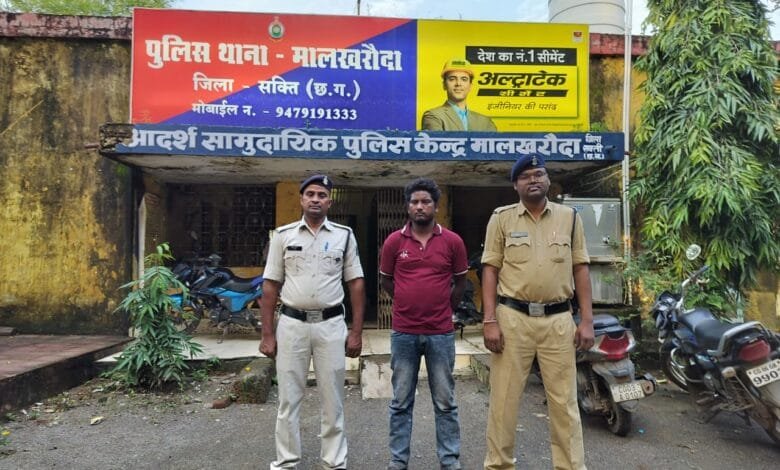 महिला के साथ बुरी नियत रखकर अपने घर अंदर अश्लील हरकत कर बेइज्जत करने वाला आरोपी देवर गिरफ्तार भेजा गया न्यायिक रिमाण्ड पर महिला के साथ बुरी नियत रखकर अपने घर अंदर अश्लील हरकत कर बेइज्जत करने वाला आरोपी देवर गिरफ्तार भेजा गया न्यायिक रिमाण्ड पर kshititech