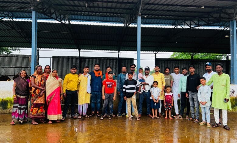 कृष्णा जन्माष्टमी के उपलक्ष में वृंदावन गौशाला में सक्ती के गौ सेवको के द्वारा श्री कृष्णा जी और गौ मईया की आरती कर गौ वंश को खिलाया गुड , फल ,हरी सब्जियां कृष्णा जन्माष्टमी के उपलक्ष में वृंदावन गौशाला में सक्ती के गौ सेवको के द्वारा श्री कृष्णा जी और गौ मईया की आरती कर गौ वंश को खिलाया गुड , फल ,हरी सब्जियां kshititech