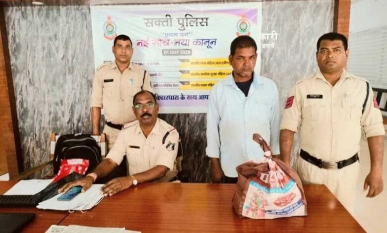 अवैध रूप से बिक्री हेतु शराब रखने वाला आदतन अपराधी गिरफ्तार अवैध रूप से बिक्री हेतु शराब रखने वाला आदतन अपराधी गिरफ्तार kshititech