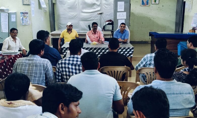 कलेक्टर के निर्देशन में एसडीएम डभरा ने अनुविभाग स्तर पर राजस्व कार्यों का किया समीक्षा कलेक्टर के निर्देशन में एसडीएम डभरा ने अनुविभाग स्तर पर राजस्व कार्यों का किया समीक्षा kshititech