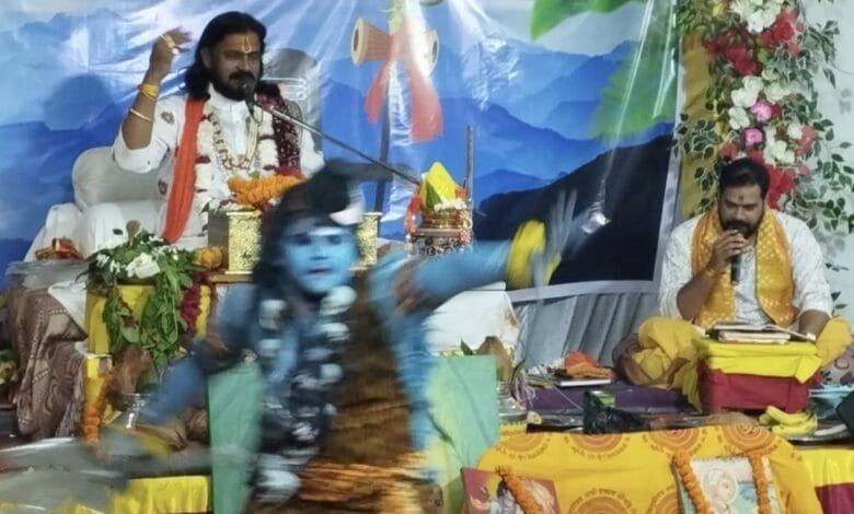 गायत्री शक्तिपीठ परिसर रुद्राभिषेक के दरम्यान ॐ नमः शिवाय पंचाक्षरी मंत्र से गूंज उठा गायत्री शक्तिपीठ परिसर रुद्राभिषेक के दरम्यान ॐ नमः शिवाय पंचाक्षरी मंत्र से गूंज उठा kshititech