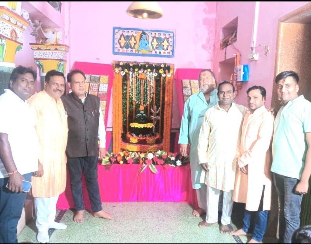 महाशिवरात्रि के पर्व पर श्री राम मंदिर सक्ती में हुई महाआरती, भजन कीर्तन, लगाया गया छप्पन भोग महाशिवरात्रि के पर्व पर श्री राम मंदिर सक्ती में हुई महाआरती, भजन कीर्तन, लगाया गया छप्पन भोग kshititech