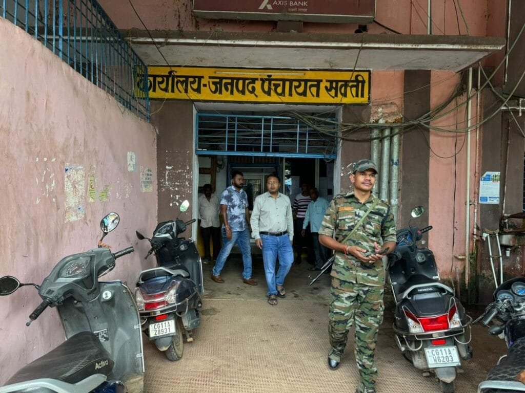कलेक्टर ने जनपद कार्यालय सक्ती, फुटबाल ग्राउंड, लॉन टेनिस और बैडमिंटन इंडोर स्टेडियम निर्माण कार्य का किया निरीक्षण कलेक्टर ने जनपद कार्यालय सक्ती, फुटबाल ग्राउंड, लॉन टेनिस और बैडमिंटन इंडोर स्टेडियम निर्माण कार्य का किया निरीक्षण kshititech