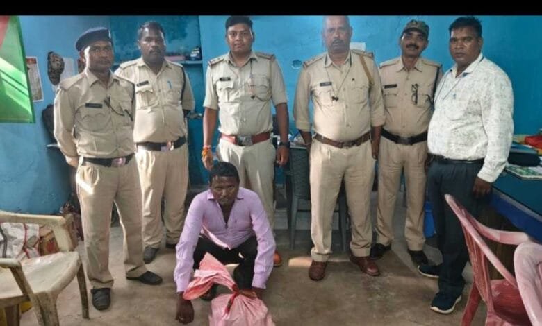 आबकारी विभाग द्वारा अवैध महुआ शराब निर्माण एवं भंडारण के विरुद्ध करवाई आबकारी विभाग द्वारा अवैध महुआ शराब निर्माण एवं भंडारण के विरुद्ध करवाई kshititech