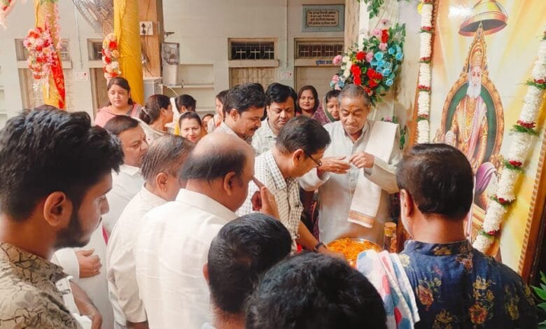 महाराजा श्री अग्रसेन जी की पूजा अर्चना के साथ कार्यक्रम का किया गया शुभारंभ महाराजा श्री अग्रसेन जी की पूजा अर्चना के साथ कार्यक्रम का किया गया शुभारंभ kshititech