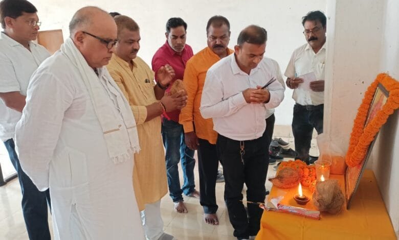 सेवा ही हमारा प्रथम लक्ष्य है - खिलावन राठौर सेवा ही हमारा प्रथम लक्ष्य है - खिलावन राठौर kshititech