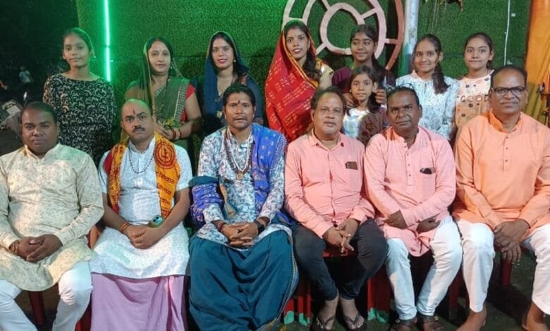 श्री सिद्ध हनुमान मंदिर के ७० वीं महाआरती में पंडित रवि चौबे हुए शामिल श्री सिद्ध हनुमान मंदिर के ७० वीं महाआरती में पंडित रवि चौबे हुए शामिल kshititech