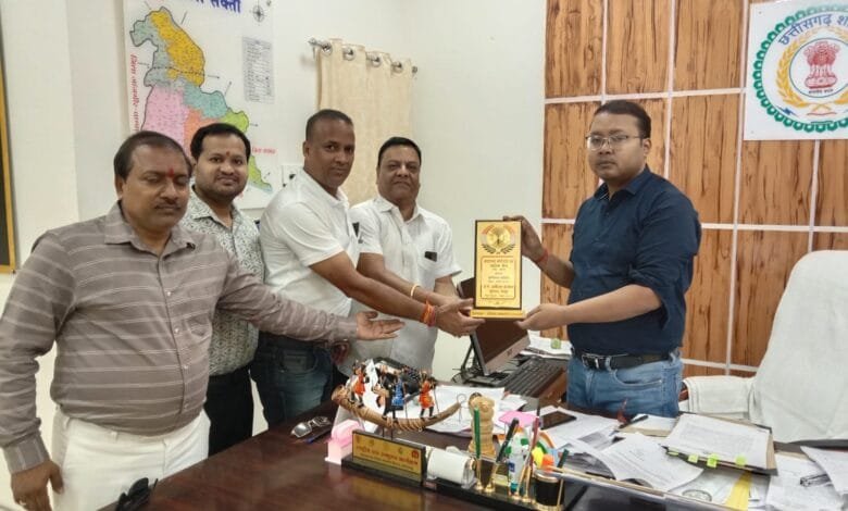 छत्तीसगढ़ जनर्लिस्ट वेलफेयर यूनियन सक्ती के प्रतिनिधि मंडल ने कलेक्टर,SP, एडिशनल एसपी और तहसीलदार से की मुलाकात छत्तीसगढ़ जनर्लिस्ट वेलफेयर यूनियन सक्ती के प्रतिनिधि मंडल ने कलेक्टर,SP, एडिशनल एसपी और तहसीलदार से की मुलाकात kshititech