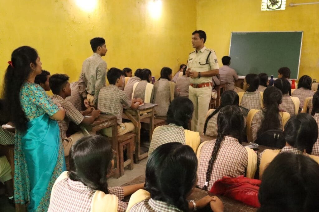 जिला सक्ती पुलिस की नई पहल खाखी किड्स जिला सक्ती पुलिस की नई पहल खाखी किड्स kshititech
