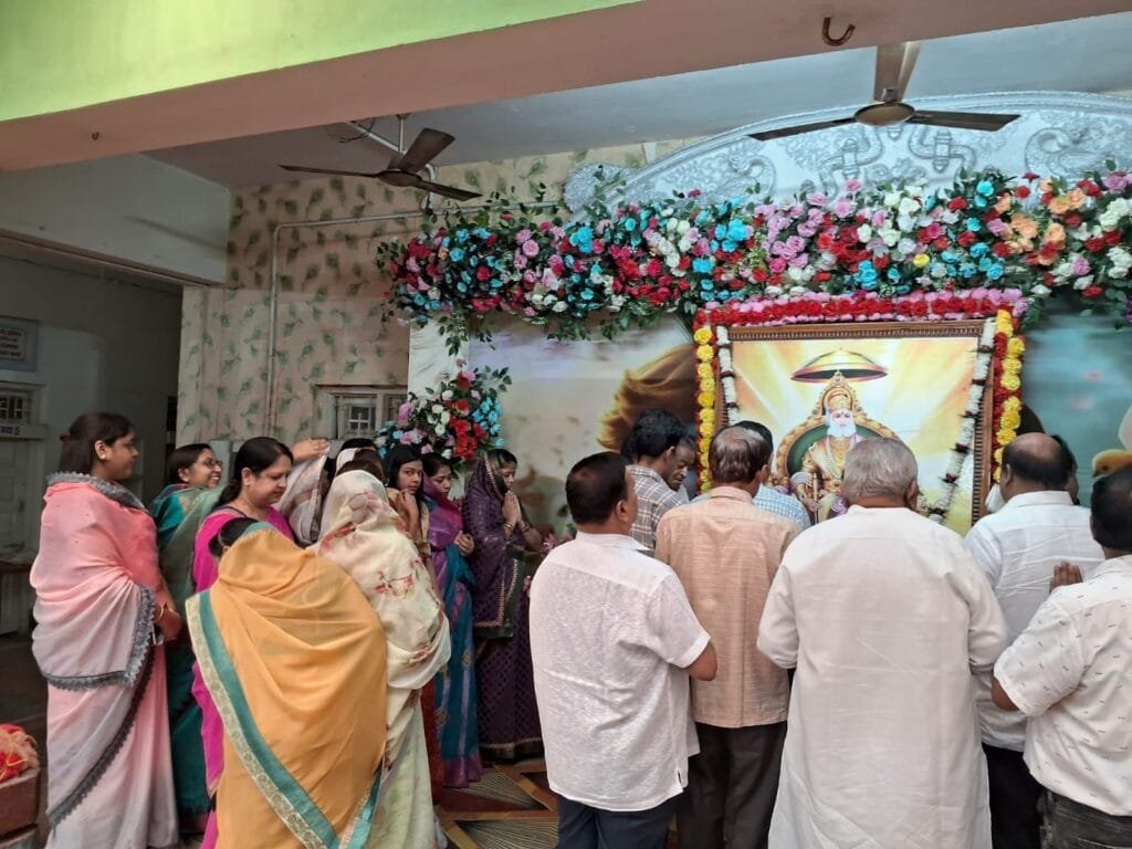 महाराजा श्री अग्रसेन जी की पूजा अर्चना के साथ कार्यक्रम का किया गया शुभारंभ महाराजा श्री अग्रसेन जी की पूजा अर्चना के साथ कार्यक्रम का किया गया शुभारंभ kshititech