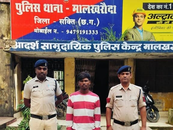 शादी करने से मना करने पर ब्लेड से मारने वाला आरोपी चंद घंटे में गिरफ्तार शादी करने से मना करने पर ब्लेड से मारने वाला आरोपी चंद घंटे में गिरफ्तार kshititech