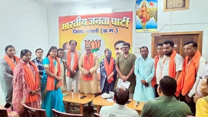 जैजैपुर जनपद अध्यक्ष सहित जनपद सदस्यों ने किया भाजपा प्रवेश जैजैपुर जनपद अध्यक्ष सहित जनपद सदस्यों ने किया भाजपा प्रवेश kshititech
