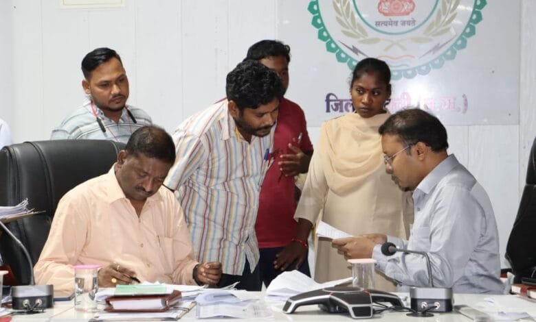 आवेदनों का परीक्षण कर समय सीमा में निराकृत करने हेतु किया गया निर्देशित आवेदनों का परीक्षण कर समय सीमा में निराकृत करने हेतु किया गया निर्देशित kshititech