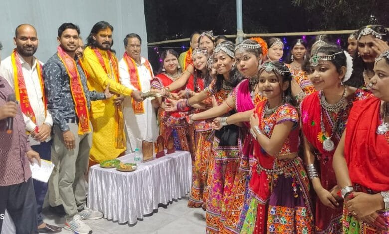 नवरात्रि महोत्सव शक्ति जागरण का पर्व है - आचार्य राजेंद्र महाराज नवरात्रि महोत्सव शक्ति जागरण का पर्व है - आचार्य राजेंद्र महाराज kshititech