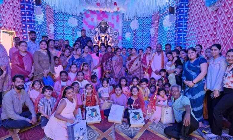 मां महामाया दुर्गा उत्सव समिति के द्वारा कराया गया कन्या भोज मां महामाया दुर्गा उत्सव समिति के द्वारा कराया गया कन्या भोज kshititech