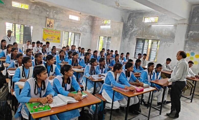 कलेक्टर के निर्देशन में सक्ती जिले के बोर्ड परीक्षा परिणाम को सुधारने स्कूलों का किया जा रहा सघन निरीक्षण कलेक्टर के निर्देशन में सक्ती जिले के बोर्ड परीक्षा परिणाम को सुधारने स्कूलों का किया जा रहा सघन निरीक्षण kshititech