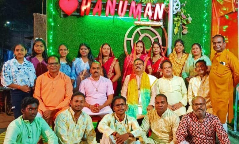 श्री सिद्ध हनुमान मंदिर की 76 वीं महाआरती में पंडित मुकेश तिवारी हुए शामिल श्री सिद्ध हनुमान मंदिर की 76 वीं महाआरती में पंडित मुकेश तिवारी हुए शामिल kshititech