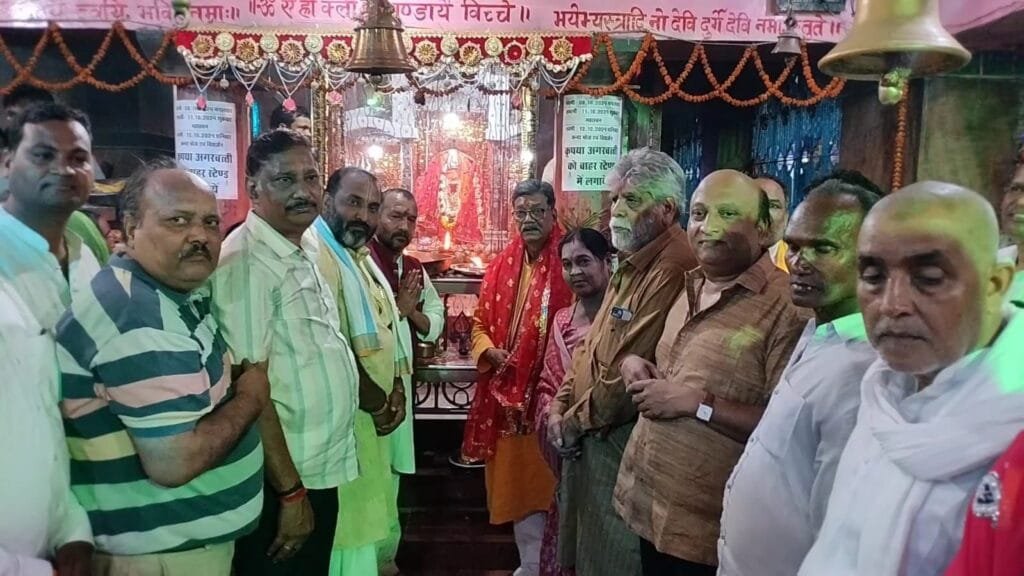 महिला जागृति शाखा शक्ति एवं मित्र क्लब द्वारा आयोजित रास गरबा में नेता प्रतिपक्ष डॉ. महंत ने किया गरबा महिला जागृति शाखा शक्ति एवं मित्र क्लब द्वारा आयोजित रास गरबा में नेता प्रतिपक्ष डॉ. महंत ने किया गरबा kshititech