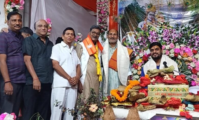 नेता प्रतिपक्ष डॉ चरण दास महंत भागवत कथा श्रवण करने पहुंचे भागवत कथा से मोक्ष की प्राप्ति होती है - डॉक्टर चरण दास मंहत नेता प्रतिपक्ष डॉ चरण दास महंत भागवत कथा श्रवण करने पहुंचे भागवत कथा से मोक्ष की प्राप्ति होती है - डॉक्टर चरण दास मंहत kshititech
