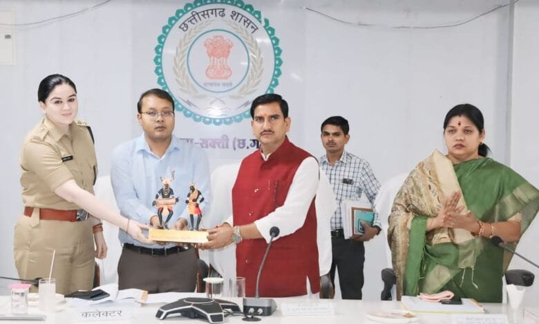 शासन की जनकल्याणकारी योजनाओं का नवगठित सक्ती जिले में प्रभावी क्रियान्वयन करें सुनिश्चित - केंद्रीय राज्य मंत्री श्री साहू शासन की जनकल्याणकारी योजनाओं का नवगठित सक्ती जिले में प्रभावी क्रियान्वयन करें सुनिश्चित - केंद्रीय राज्य मंत्री श्री साहू kshititech