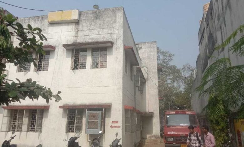 सक्ती जिला मुख्यालय का मुख्य डाकघर जूझ रहा कर्मचारियों की कमी से सक्ती जिला मुख्यालय का मुख्य डाकघर जूझ रहा कर्मचारियों की कमी से kshititech