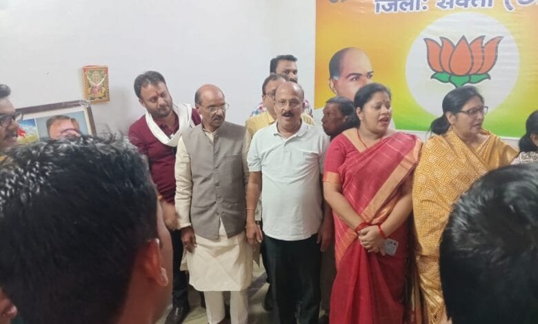 भारतीय जनता पार्टी द्वारा जिला कार्यालय सक्ती में संविधान दिवस मनाया गया भारतीय जनता पार्टी द्वारा जिला कार्यालय सक्ती में संविधान दिवस मनाया गया kshititech