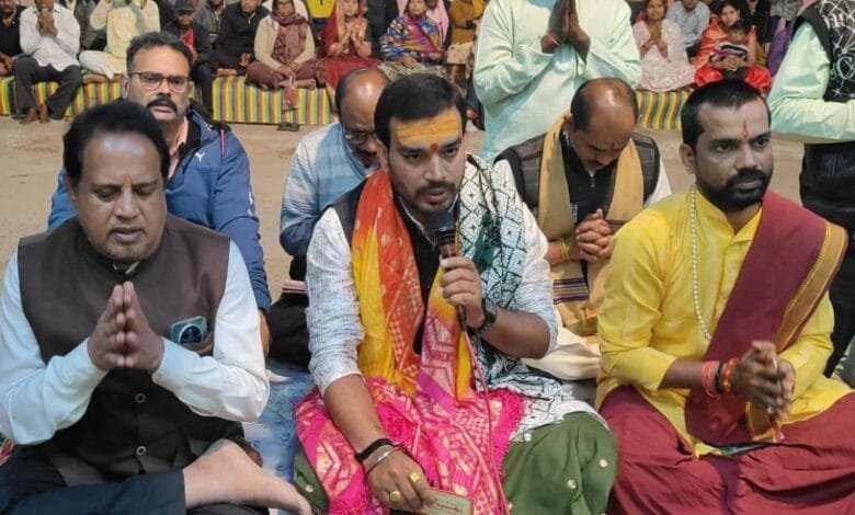 श्री सिद्ध हनुमान मंदिर के 80वीं महाआरती में पंडित मुकेश मिश्रा हु शामिल श्री सिद्ध हनुमान मंदिर के 80वीं महाआरती में पंडित मुकेश मिश्रा हु शामिल kshititech